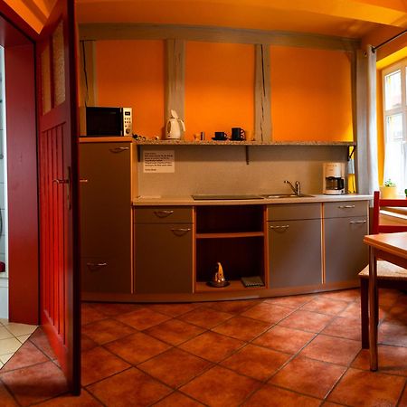 Fachwerkhotel - Ferienhaeuser Vorhof Zur Hoelle 奎德林堡 外观 照片